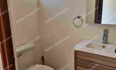 Casa con muebles en el fraccionamiento Zirandaro