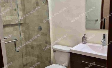 Casa con muebles en el fraccionamiento Zirandaro