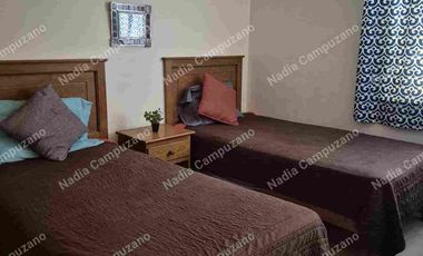 Casa con muebles en el fraccionamiento Zirandaro