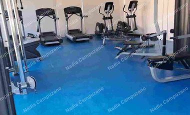 Casa con muebles en el fraccionamiento Zirandaro