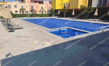 Casa con muebles en el fraccionamiento Zirandaro