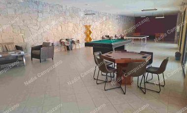 Casa con muebles en el fraccionamiento Zirandaro