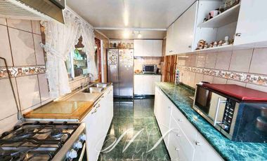 Casa en venta con departamento independiente