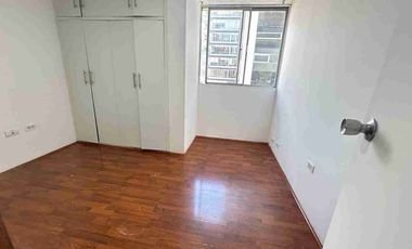 Renta departamento sector Plaza Argentina en  Quito