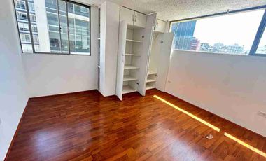 Renta departamento sector Plaza Argentina en  Quito