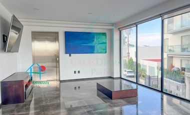 Departamento con terraza, 2 recámaras. Amueblado