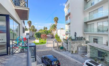 Departamento con terraza, 2 recámaras. Amueblado