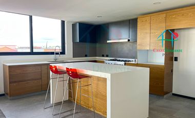 Departamento con terraza, 2 recámaras. Amueblado