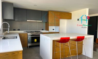 Departamento con terraza, 2 recámaras. Amueblado