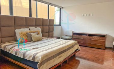 Departamento con terraza, 2 recámaras. Amueblado