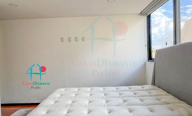 Departamento con terraza, 2 recámaras. Amueblado