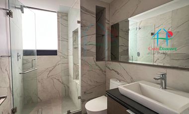 Departamento con terraza, 2 recámaras. Amueblado