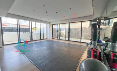 Departamento con terraza, 2 recámaras. Amueblado