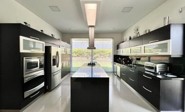 🏡 ¡Descubre esta espectacular casa en Altos de Ciudad Jardín, Cali!