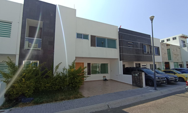 Casa en Venta en Querétaro  Zen House  El Marqués 4 Recámaras, Alberca y Seguridad ¿Buscas una casa amplia, segura y en excelente ubicación en Qu