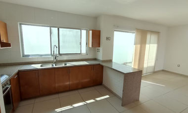 Casa en Venta en Querétaro  Zen House  El Marqués 4 Recámaras, Alberca y Seguridad ¿Buscas una casa amplia, segura y en excelente ubicación en Qu