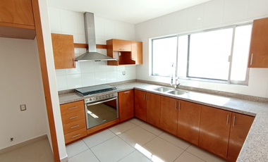 Casa en Venta en Querétaro  Zen House  El Marqués 4 Recámaras, Alberca y Seguridad ¿Buscas una casa amplia, segura y en excelente ubicación en Qu