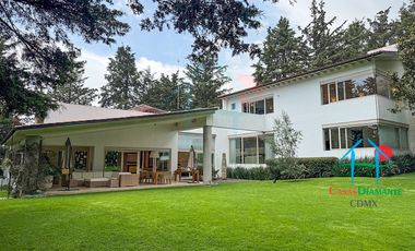 Residencia de Lujo con Bosque Privado, Jardín y Domótica