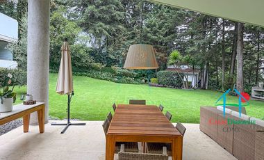 Residencia de Lujo con Bosque Privado, Jardín y Domótica