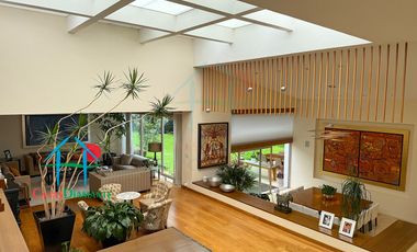 Residencia de Lujo con Bosque Privado, Jardín y Domótica