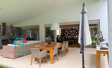 Residencia de Lujo con Bosque Privado, Jardín y Domótica