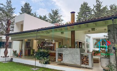 Residencia de Lujo con Bosque Privado, Jardín y Domótica