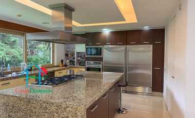 Residencia de Lujo con Bosque Privado, Jardín y Domótica