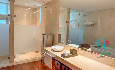 Residencia de Lujo con Bosque Privado, Jardín y Domótica