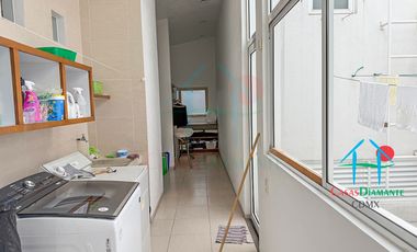 Residencia de Lujo con Bosque Privado, Jardín y Domótica