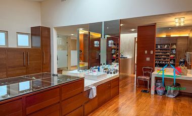 Residencia de Lujo con Bosque Privado, Jardín y Domótica