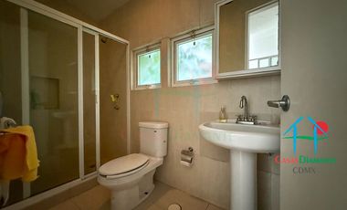 Residencia de Lujo con Bosque Privado, Jardín y Domótica