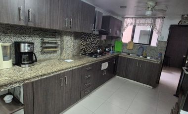 Casa Amoblada en Alquiler en Alamos Norte,  Seguridad, 3 Habitaciones, 3 Baños, Jacuzzi, Garaje, Norte de Guayaquil.