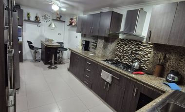Casa Amoblada en Alquiler en Alamos Norte,  Seguridad, 3 Habitaciones, 3 Baños, Jacuzzi, Garaje, Norte de Guayaquil.