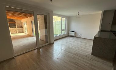 VENDO Casa Tipo Townhouse en Condominio Versalles. Barrio Frances