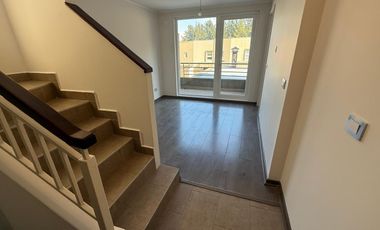 VENDO Casa Tipo Townhouse en Condominio Versalles. Barrio Frances