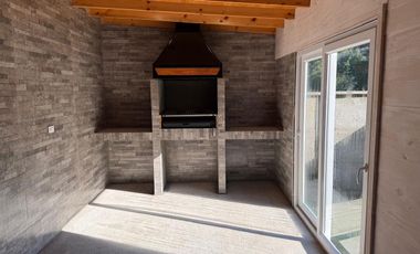 VENDO Casa Tipo Townhouse en Condominio Versalles. Barrio Frances