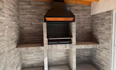 VENDO Casa Tipo Townhouse en Condominio Versalles. Barrio Frances
