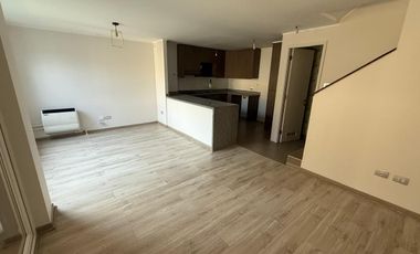 VENDO Casa Tipo Townhouse en Condominio Versalles. Barrio Frances
