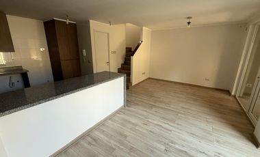 VENDO Casa Tipo Townhouse en Condominio Versalles. Barrio Frances