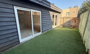 VENDO Casa Tipo Townhouse en Condominio Versalles. Barrio Frances