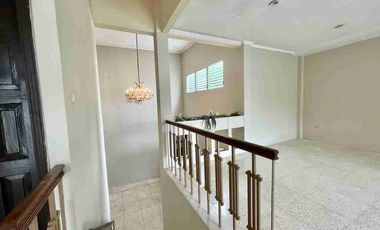 VENDO O ALQUILO CASA EN KENNEDY VIEJA
Atrás del Colegio Mercedarias