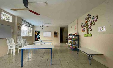 VENDO O ALQUILO CASA EN KENNEDY VIEJA
Atrás del Colegio Mercedarias