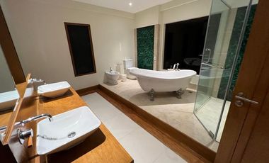 1,000 sqm 3BR House for Sale at South Forbes Park, Makati City