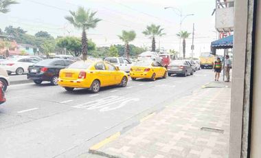 Alquiler local sobre Av Fco de Orellana, Samanes 6