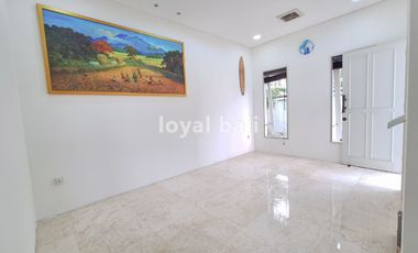 Rumah, Luxury and Modern House with White Nuance in Taman Mumbul, Bali