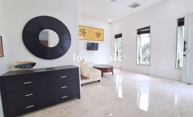 Rumah, Luxury and Modern House with White Nuance in Taman Mumbul, Bali