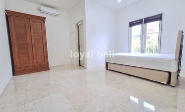 Rumah, Luxury and Modern House with White Nuance in Taman Mumbul, Bali