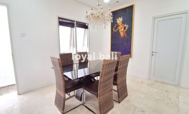 Rumah, Luxury and Modern House with White Nuance in Taman Mumbul, Bali