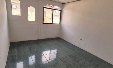 Casa Rentera en Venta en Ciudadela IETEL, 4 Departamentos, Calle Peatonal, Vehicular, Norte de Guayaquil