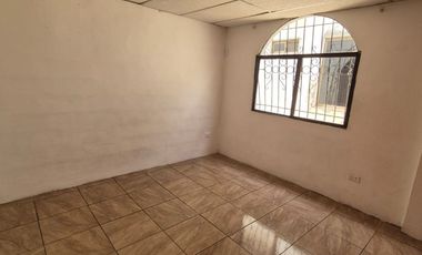 Casa Rentera en Venta en Ciudadela IETEL, 4 Departamentos, Calle Peatonal, Vehicular, Norte de Guayaquil